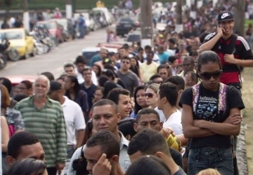 Escalada do desemprego e da inflação castiga os brasileiros
